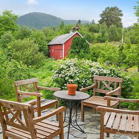 Feriehus Swiss - Fjord, Forest & Mountain Views