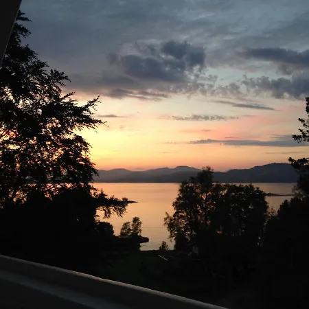 Feriehus Swiss - Fjord, Forest & Mountain Views