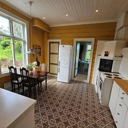 Feriehus Swiss - Fjord, Forest & Mountain Views