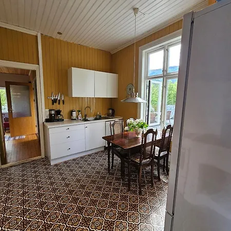 Feriehus Swiss - Fjord, Forest & Mountain Views