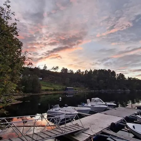 Feriehus Swiss - Fjord, Forest & Mountain Views Hoem
