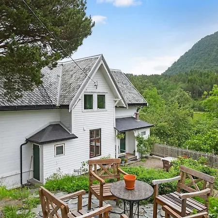 Swiss - Fjord, Forest & Mountain Views * Hoem