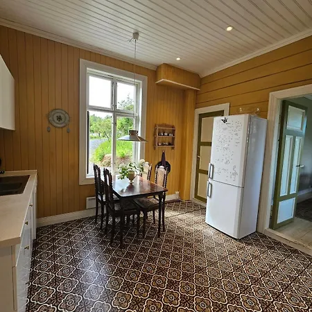 Feriehus Swiss - Fjord, Forest & Mountain Views Hoem